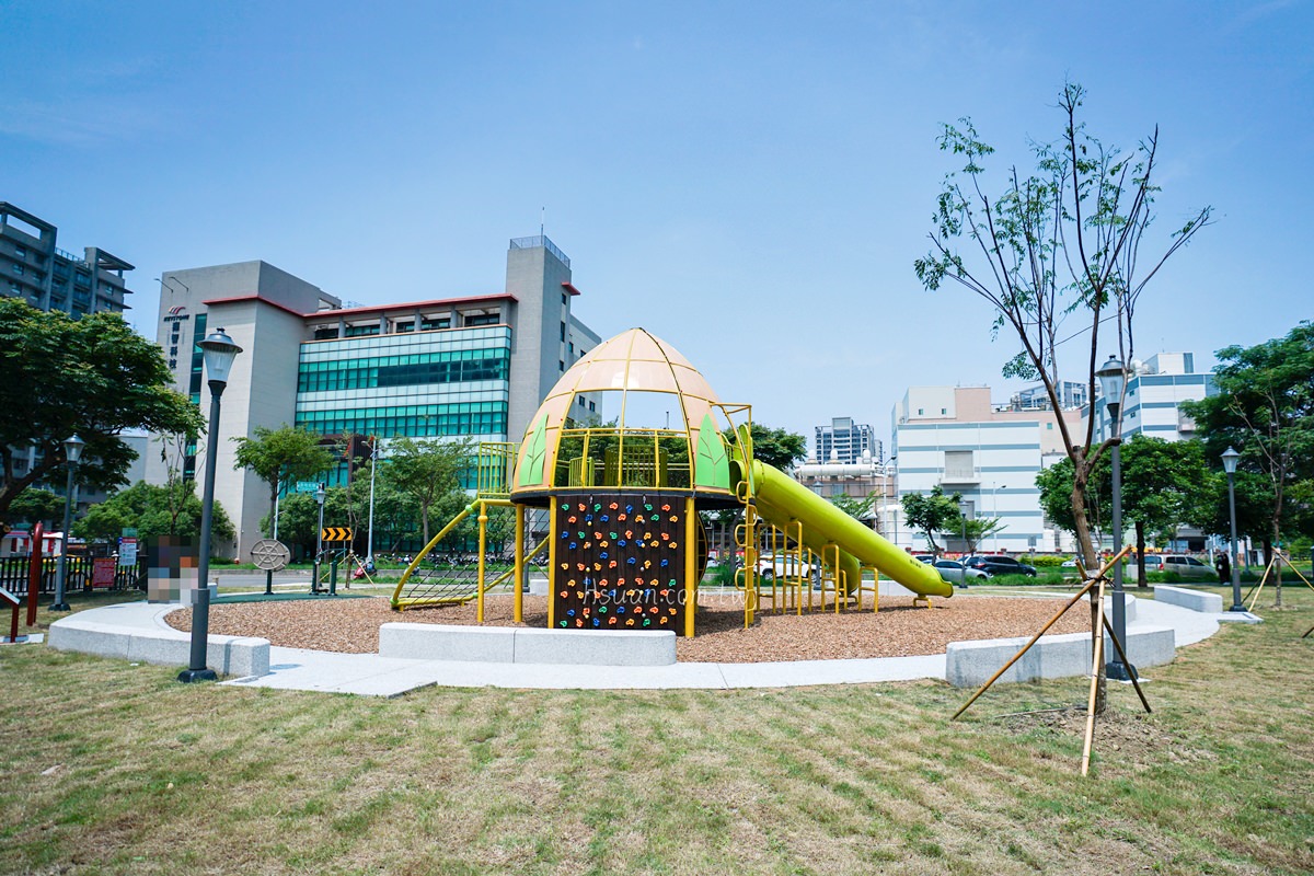 |新竹竹北親子公園|兒22大王花公園/小蝸遊戲場♥滑梯遊戲區/竹北共融式遊戲場/Tsutaya Bookstore 蔦屋竹北樹海店 - 第1張圖 |新竹竹北親子公園|兒22大王花公園/小蝸遊戲場♥滑梯遊戲區/竹北共融式遊戲場/Tsutaya Bookstore 蔦屋竹北樹海店