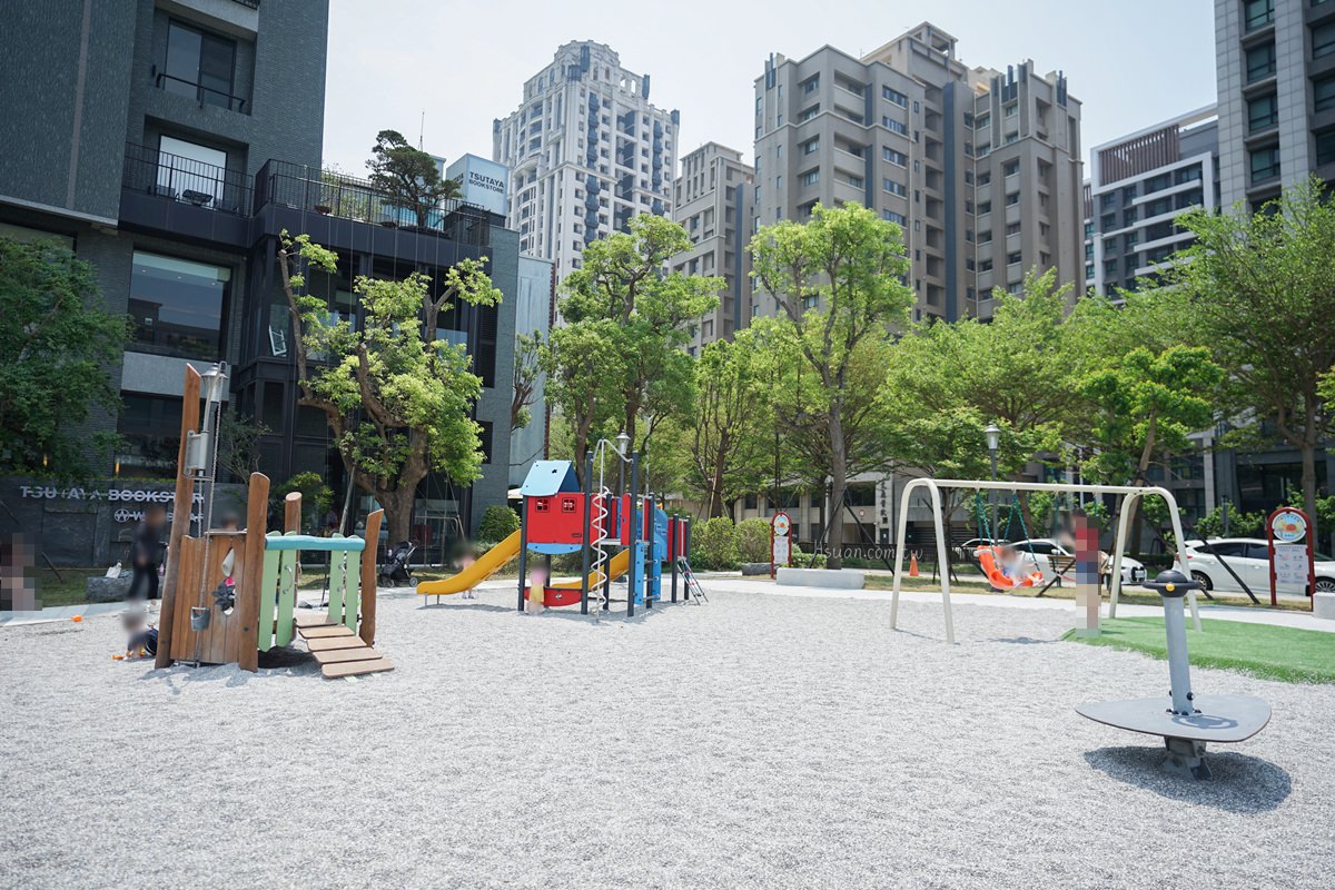 |新竹竹北親子公園|兒22大王花公園/小蝸遊戲場♥滑梯遊戲區/竹北共融式遊戲場/Tsutaya Bookstore 蔦屋竹北樹海店 - 第10張圖 |新竹竹北親子公園|兒22大王花公園/小蝸遊戲場♥滑梯遊戲區/竹北共融式遊戲場/Tsutaya Bookstore 蔦屋竹北樹海店
