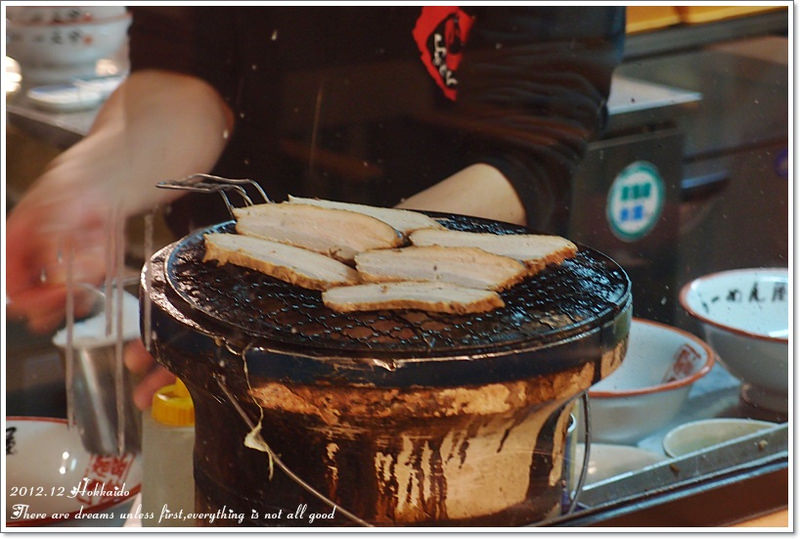 【白色聖誕節之北海道】一文字拉麵函館總本店♥來函館就是要吃鹽味拉麵 - 第10張圖 【白色聖誕節之北海道】一文字拉麵函館總本店♥來函館就是要吃鹽味拉麵