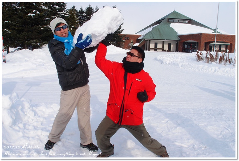 【白色聖誕節之北海道】雪上活動好有趣&千歲Outlet購物廣場♥最後一篇之不想回家啦T^T - 第22張圖 【白色聖誕節之北海道】雪上活動好有趣&千歲Outlet購物廣場♥最後一篇之不想回家啦T^T