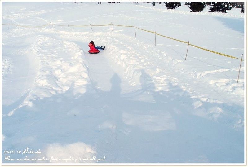 【白色聖誕節之北海道】雪上活動好有趣&千歲Outlet購物廣場♥最後一篇之不想回家啦T^T - 第25張圖 【白色聖誕節之北海道】雪上活動好有趣&千歲Outlet購物廣場♥最後一篇之不想回家啦T^T
