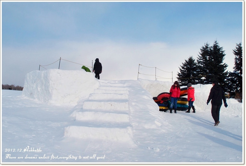 【白色聖誕節之北海道】雪上活動好有趣&千歲Outlet購物廣場♥最後一篇之不想回家啦T^T - 第24張圖 【白色聖誕節之北海道】雪上活動好有趣&千歲Outlet購物廣場♥最後一篇之不想回家啦T^T