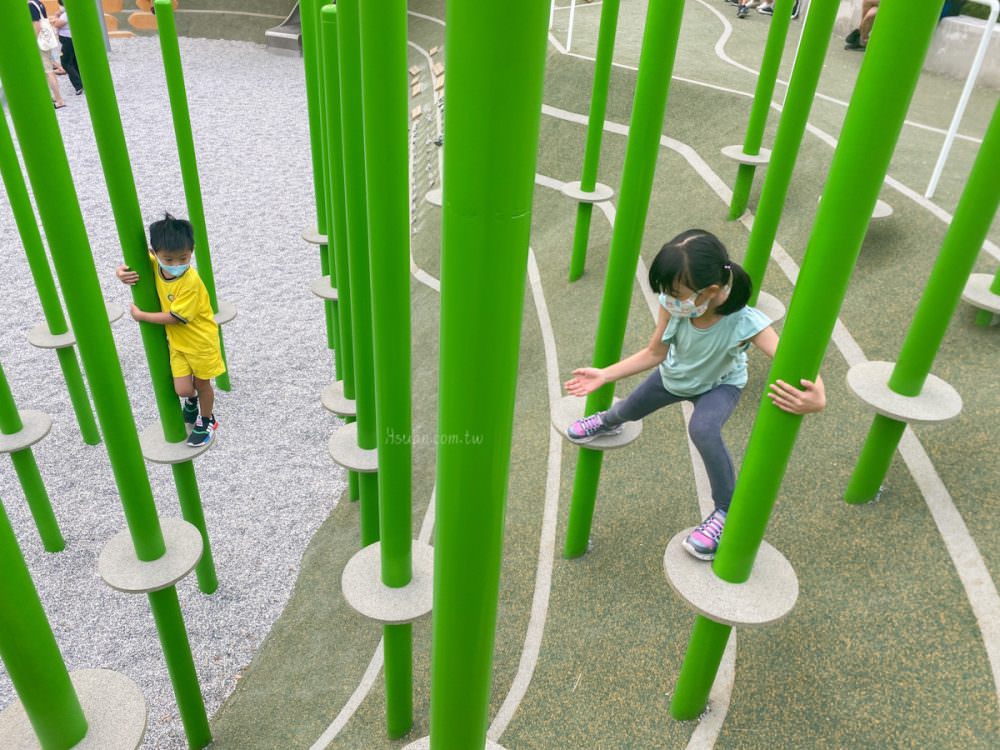 |新竹竹北親子公園|小猴森林公園/興隆公園♥兩個公園一起玩/小竹繪本主題遊戲場/盪鞦韆/滑梯遊戲區/攀爬網/竹北共融式遊戲場 - 第18張圖 |新竹竹北親子公園|小猴森林公園/興隆公園♥兩個公園一起玩/小竹繪本主題遊戲場/盪鞦韆/滑梯遊戲區/攀爬網/竹北共融式遊戲場