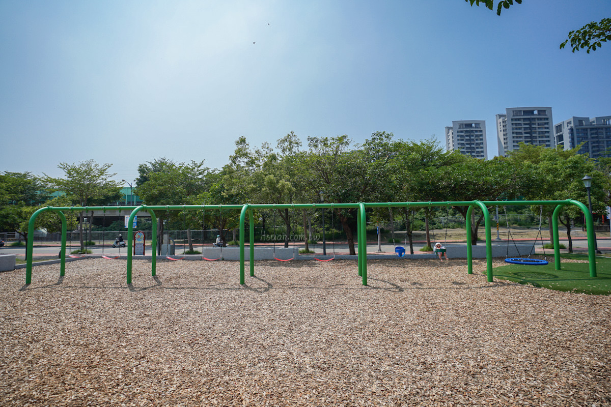 |新竹竹北親子公園|小猴森林公園/興隆公園♥兩個公園一起玩/小竹繪本主題遊戲場/盪鞦韆/滑梯遊戲區/攀爬網/竹北共融式遊戲場 - 第5張圖 |新竹竹北親子公園|小猴森林公園/興隆公園♥兩個公園一起玩/小竹繪本主題遊戲場/盪鞦韆/滑梯遊戲區/攀爬網/竹北共融式遊戲場