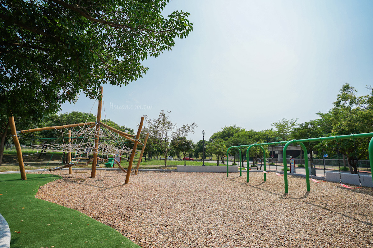 |新竹竹北親子公園|小猴森林公園/興隆公園♥兩個公園一起玩/小竹繪本主題遊戲場/盪鞦韆/滑梯遊戲區/攀爬網/竹北共融式遊戲場 - 第1張圖 |新竹竹北親子公園|小猴森林公園/興隆公園♥兩個公園一起玩/小竹繪本主題遊戲場/盪鞦韆/滑梯遊戲區/攀爬網/竹北共融式遊戲場