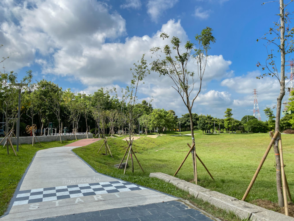 ｜新竹竹北親子公園｜小猴森林公園/興隆公園♥兩個公園一起玩/小竹繪本主題遊戲場/盪鞦韆/滑梯遊戲區/攀爬網/竹北共融式遊戲場