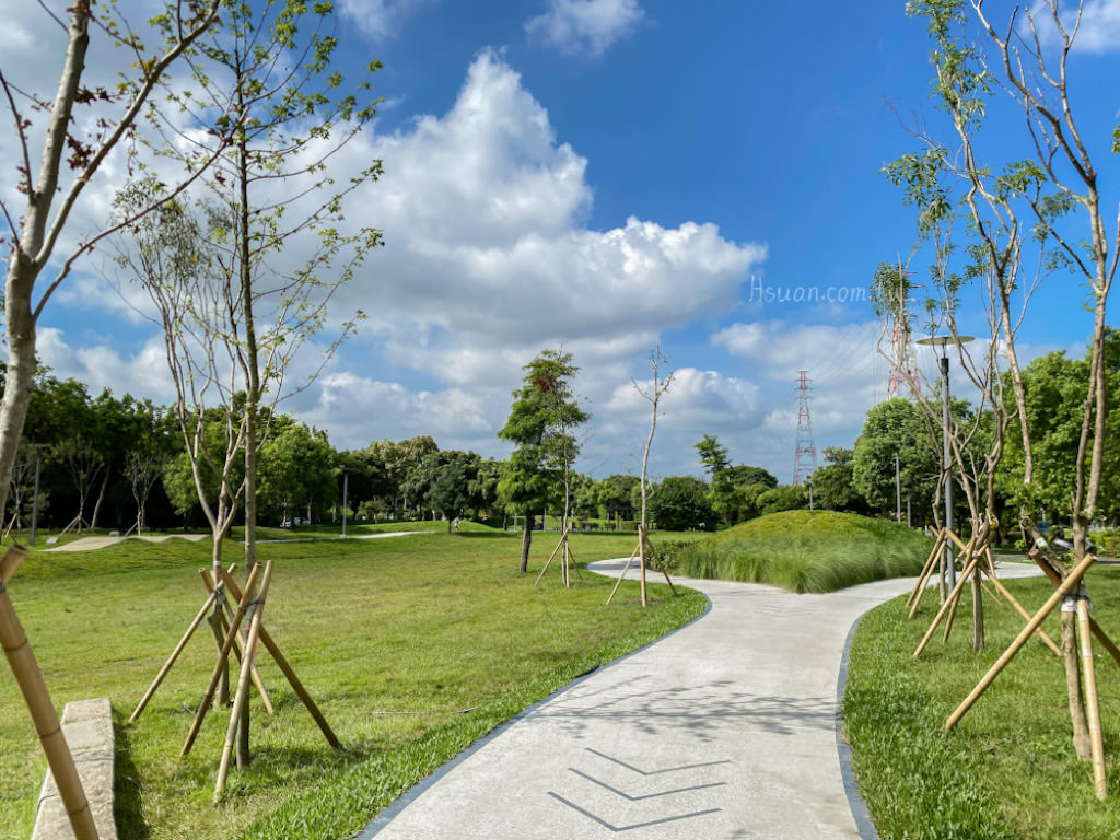 ｜新竹竹北親子公園｜小猴森林公園/興隆公園♥兩個公園一起玩/小竹繪本主題遊戲場/盪鞦韆/滑梯遊戲區/攀爬網/竹北共融式遊戲場