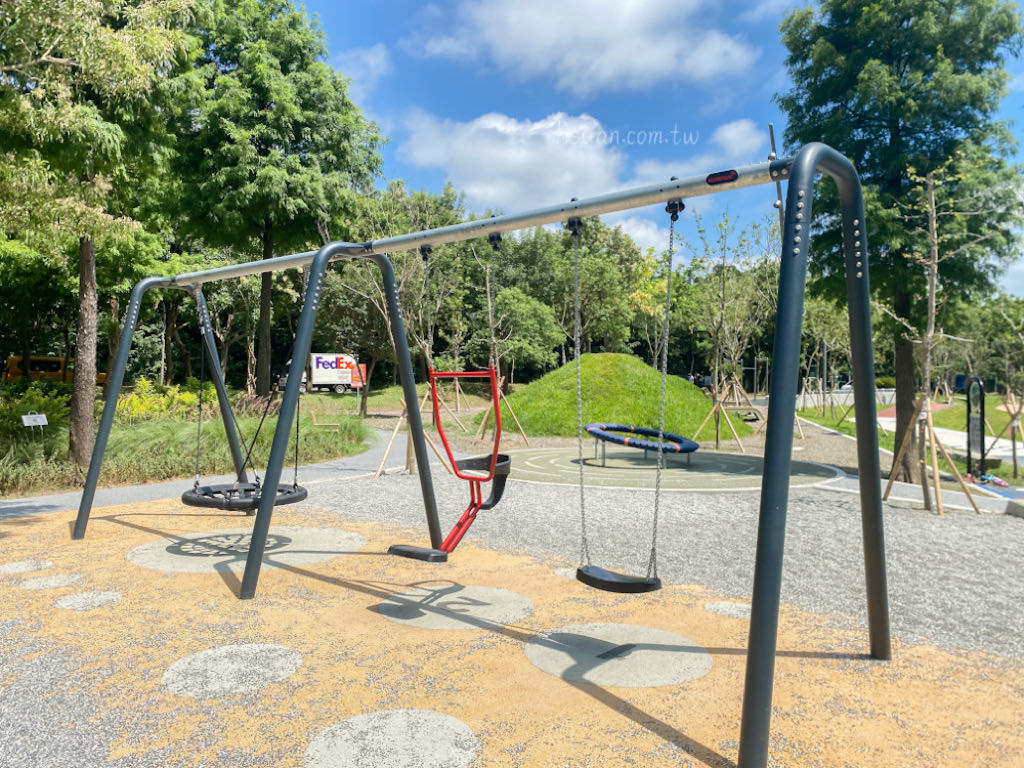 |新竹竹北親子公園|小猴森林公園/興隆公園♥兩個公園一起玩/小竹繪本主題遊戲場/盪鞦韆/滑梯遊戲區/攀爬網/竹北共融式遊戲場 - 第24張圖 |新竹竹北親子公園|小猴森林公園/興隆公園♥兩個公園一起玩/小竹繪本主題遊戲場/盪鞦韆/滑梯遊戲區/攀爬網/竹北共融式遊戲場