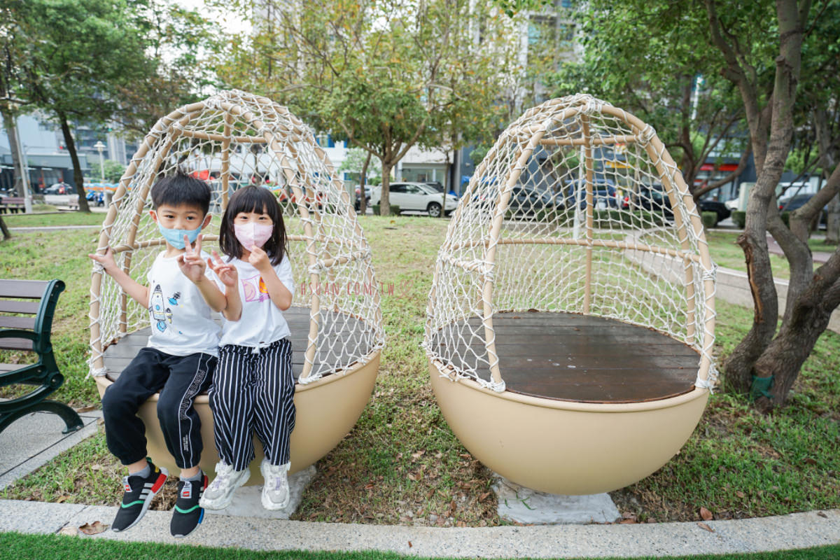 ｜新竹竹北親子公園｜公12蝴蝶公園/公兒27甲蟲公園♥兩個公園一起玩/小竹繪本主題遊戲場/攀爬網/竹北共融式遊戲場