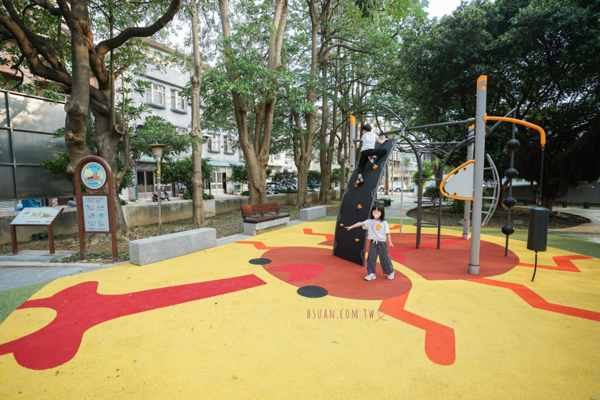 ｜新竹竹北親子公園｜公12蝴蝶公園/公兒27甲蟲公園♥兩個公園一起玩/小竹繪本主題遊戲場/攀爬網/竹北共融式遊戲場
