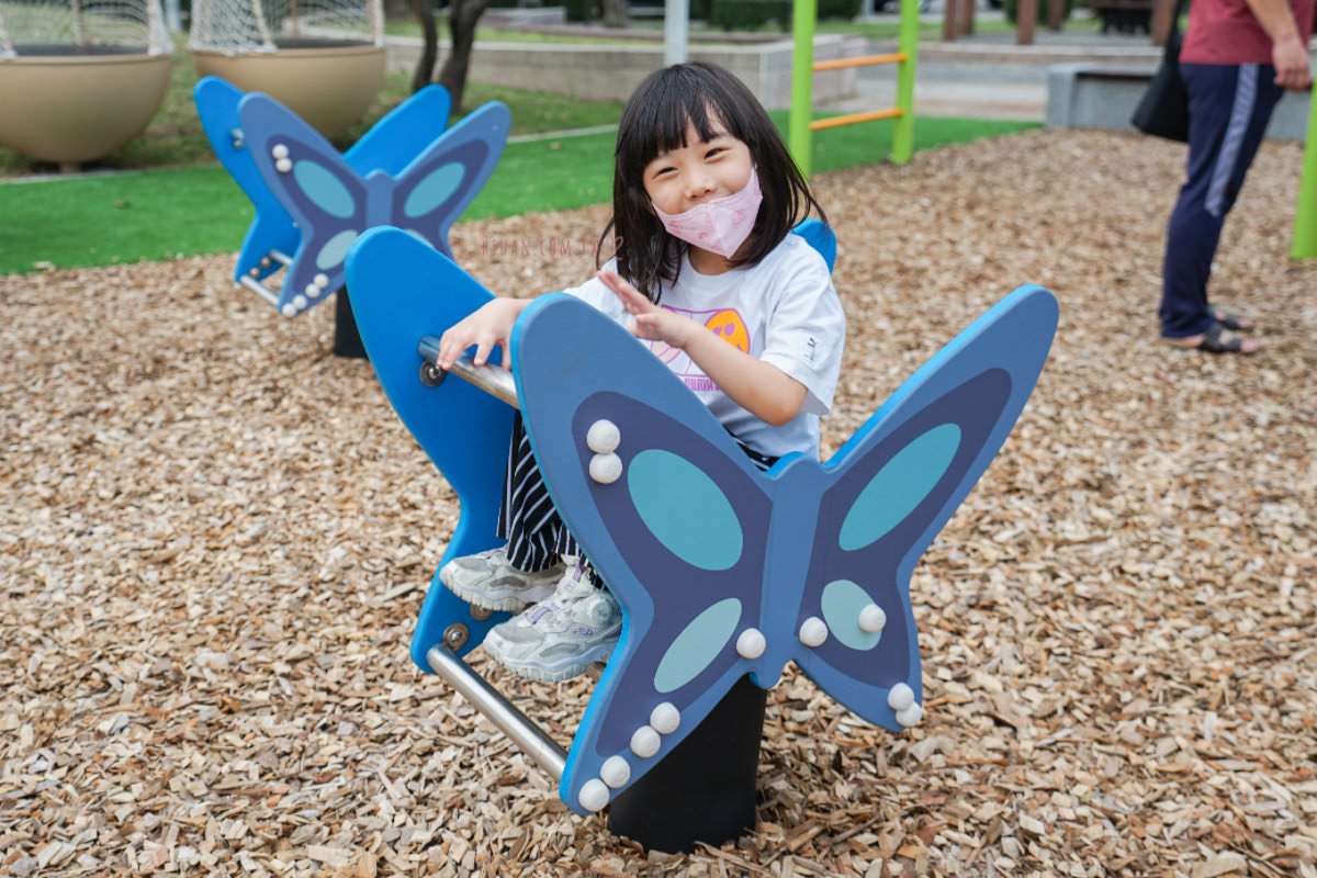 ｜新竹竹北親子公園｜公12蝴蝶公園/公兒27甲蟲公園♥兩個公園一起玩/小竹繪本主題遊戲場/攀爬網/竹北共融式遊戲場
