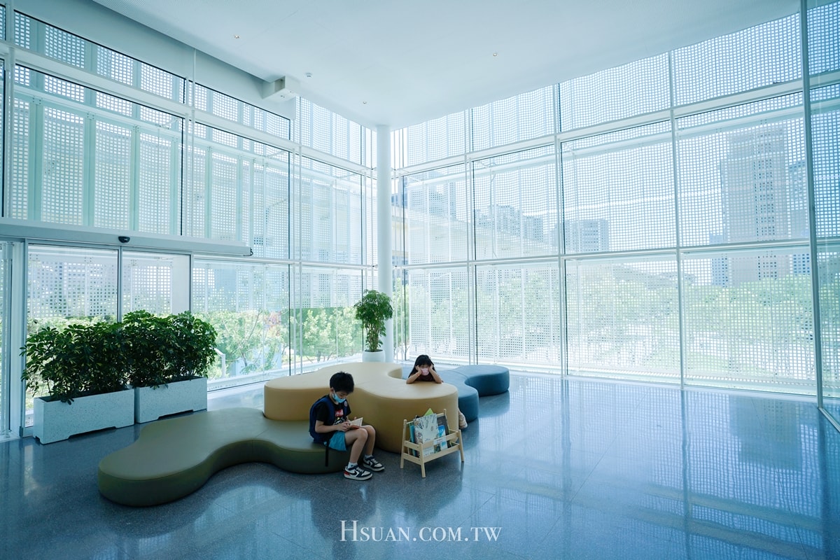 ｜桃園親子景點｜中壢青埔桃園市兒童美術館♥純白山丘建築造型