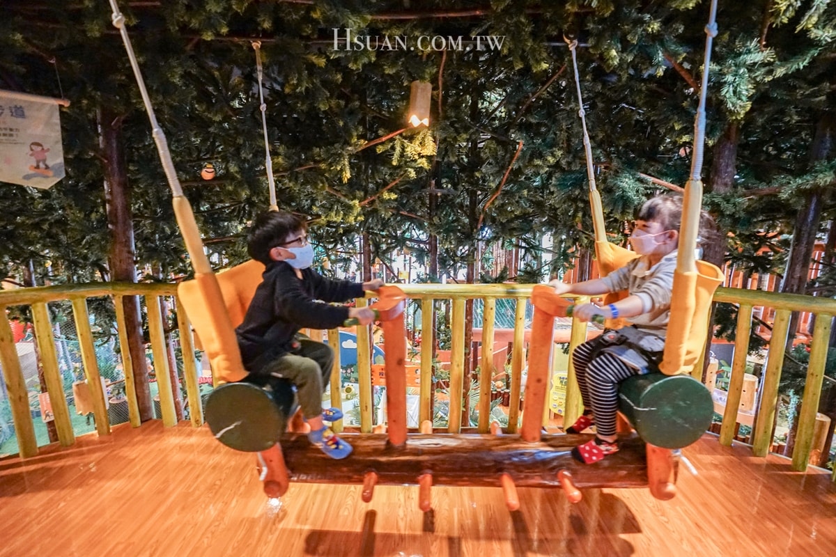 ｜台中麗寶OUTLET親子景點｜台中木育森林♥到森林遊樂場玩耍吧！多樣木製質感設施，大人小孩都能玩哦！