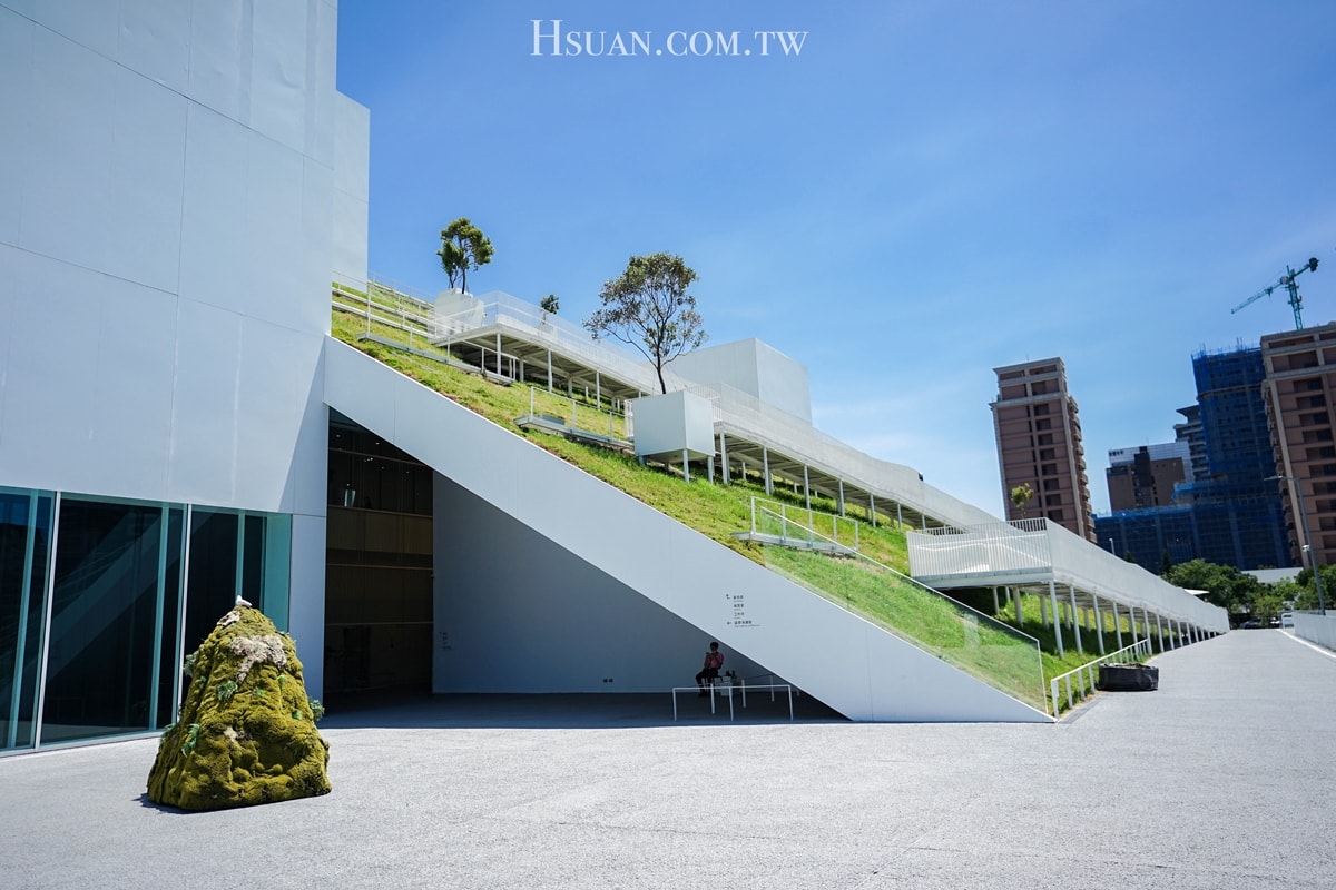 ｜桃園親子景點｜中壢青埔桃園市兒童美術館♥純白山丘建築造型