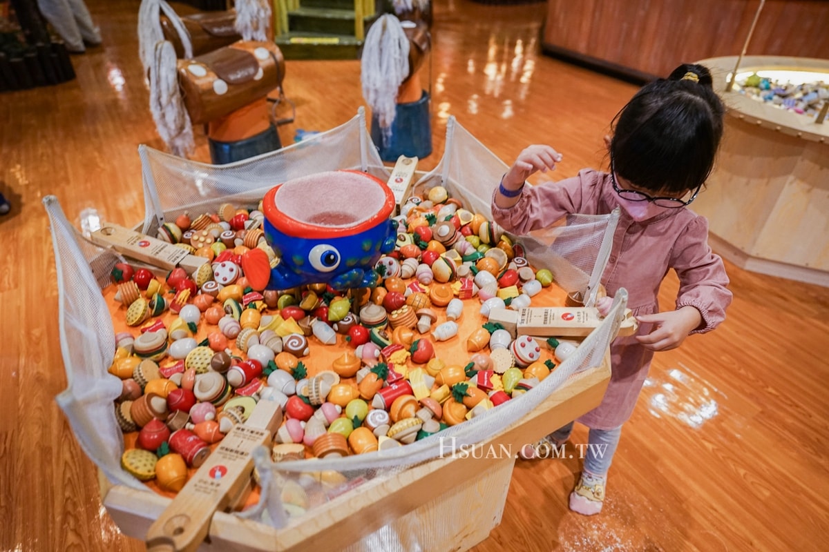 ｜台中麗寶OUTLET親子景點｜台中木育森林♥到森林遊樂場玩耍吧！多樣木製質感設施，大人小孩都能玩哦！