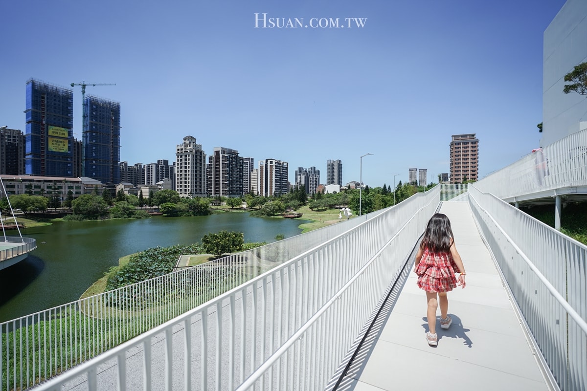 ｜桃園親子景點｜中壢青埔桃園市兒童美術館♥純白山丘建築造型