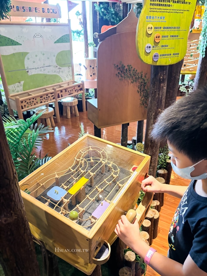 ｜台中麗寶OUTLET親子景點｜台中木育森林♥到森林遊樂場玩耍吧！多樣木製質感設施，大人小孩都能玩哦！