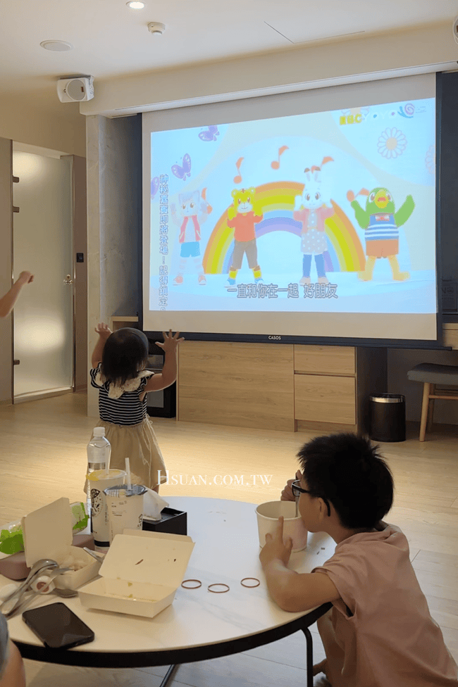 ｜嘉義親子飯店｜鉅陞嘉義亮點旅店♥溜滑梯親子房/嘉義火車站住宿推薦