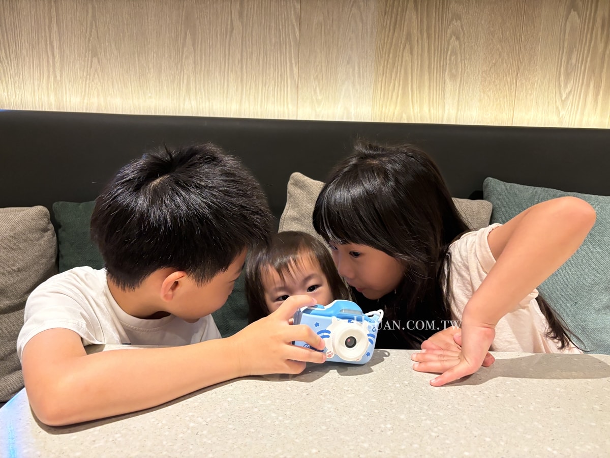 ｜嘉義親子飯店｜鉅陞嘉義亮點旅店♥溜滑梯親子房/嘉義火車站住宿推薦